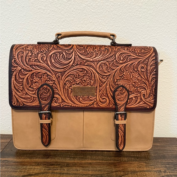 Wrangler Tan Genuine Leather Tooled Travel/Laptop/Messenger Bag *NEW in Package* - Picture 2 of 10